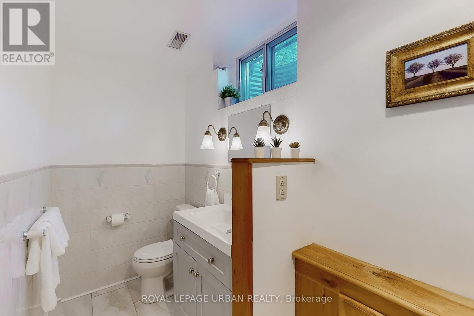 












186 ROYWOOD DRIVE

,
Toronto,




Ontario
M3A2E6

