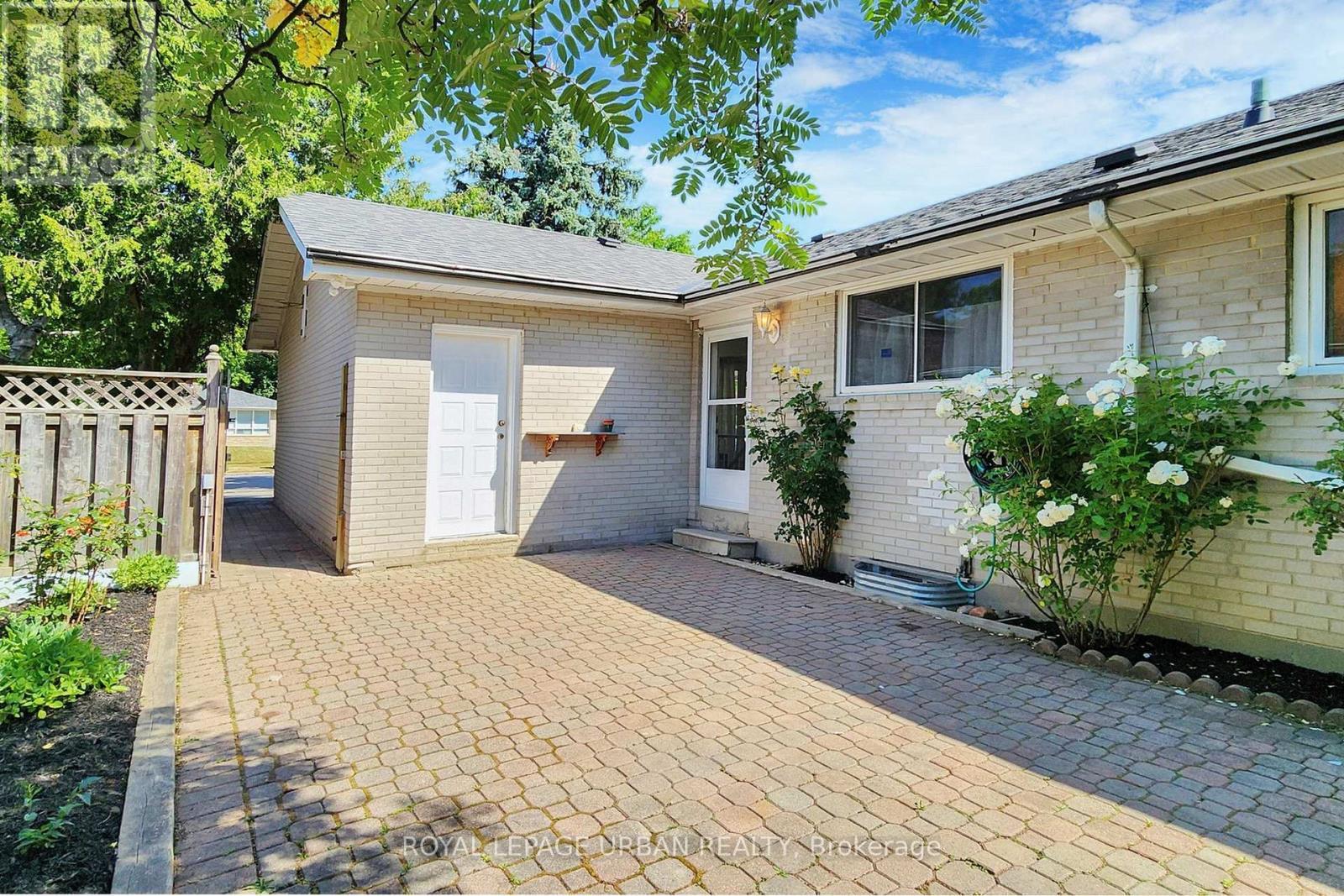 












186 ROYWOOD DRIVE

,
Toronto,




Ontario
M3A2E6

