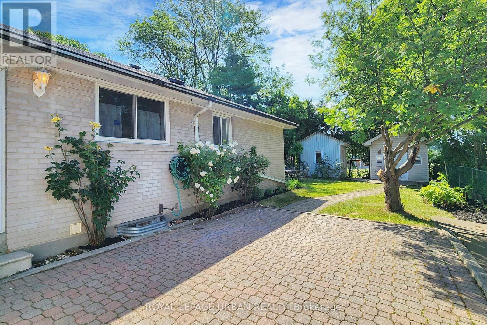 












186 ROYWOOD DRIVE

,
Toronto,




Ontario
M3A2E6

