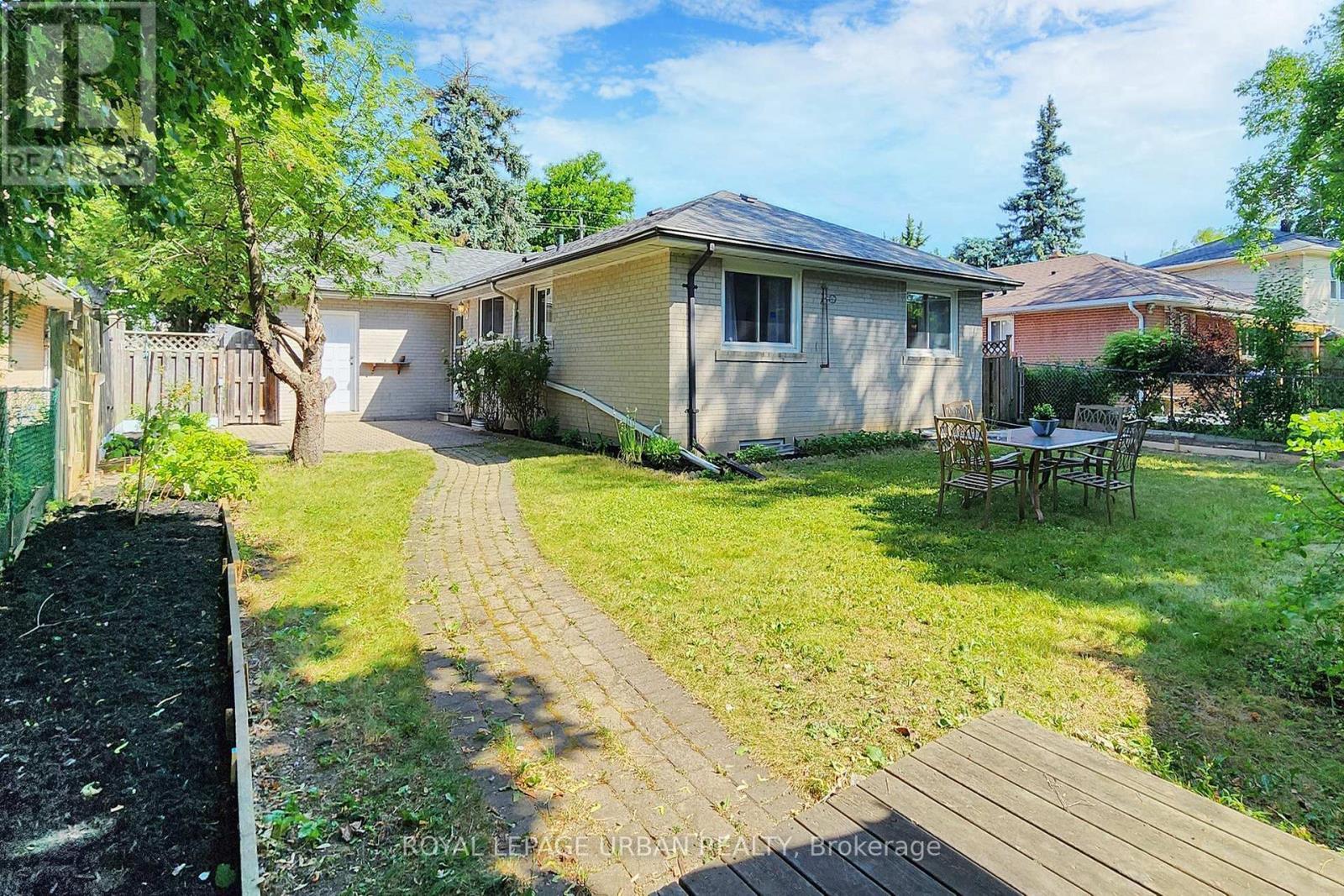 












186 ROYWOOD DRIVE

,
Toronto,




Ontario
M3A2E6

