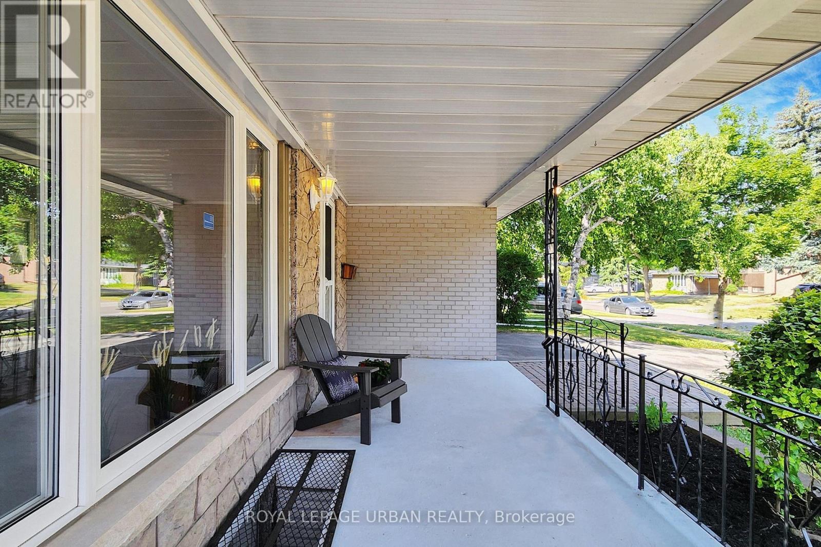 












186 ROYWOOD DRIVE

,
Toronto,




Ontario
M3A2E6


