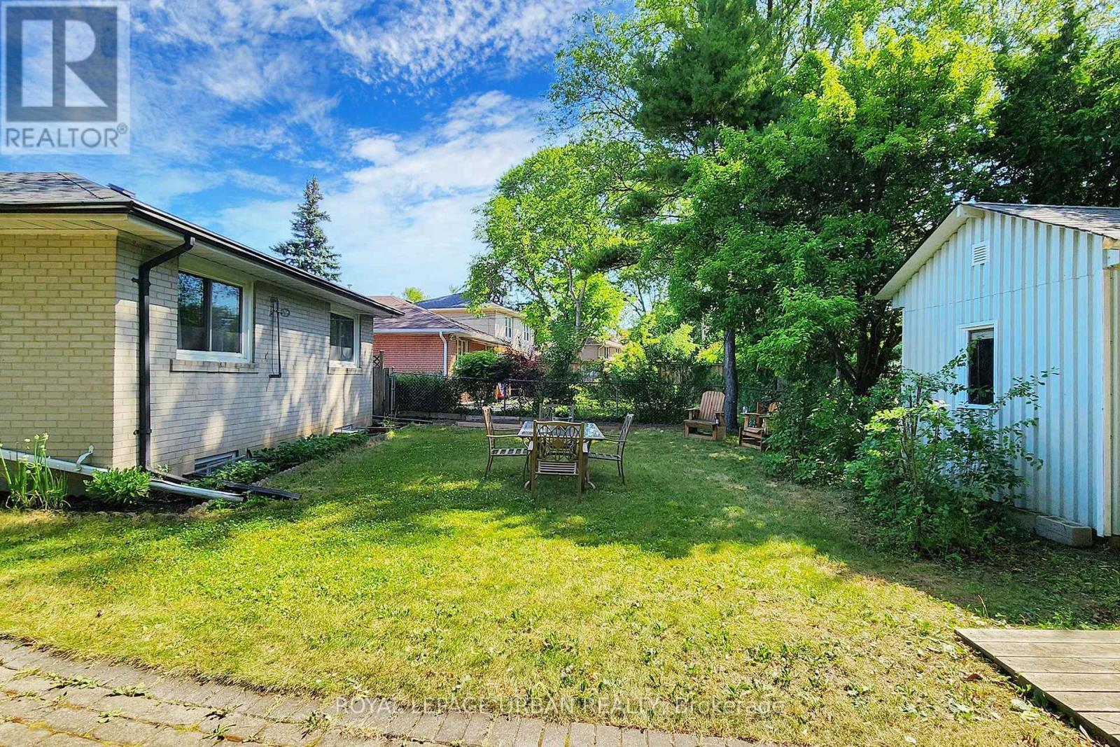 












186 ROYWOOD DRIVE

,
Toronto,




Ontario
M3A2E6


