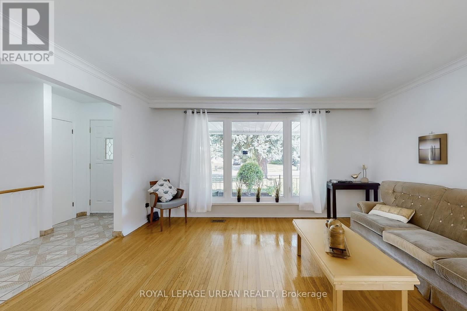 












186 ROYWOOD DRIVE

,
Toronto,




Ontario
M3A2E6

