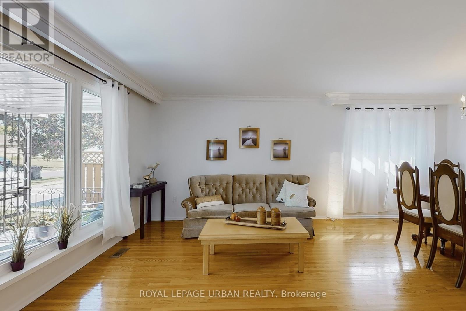 












186 ROYWOOD DRIVE

,
Toronto,




Ontario
M3A2E6

