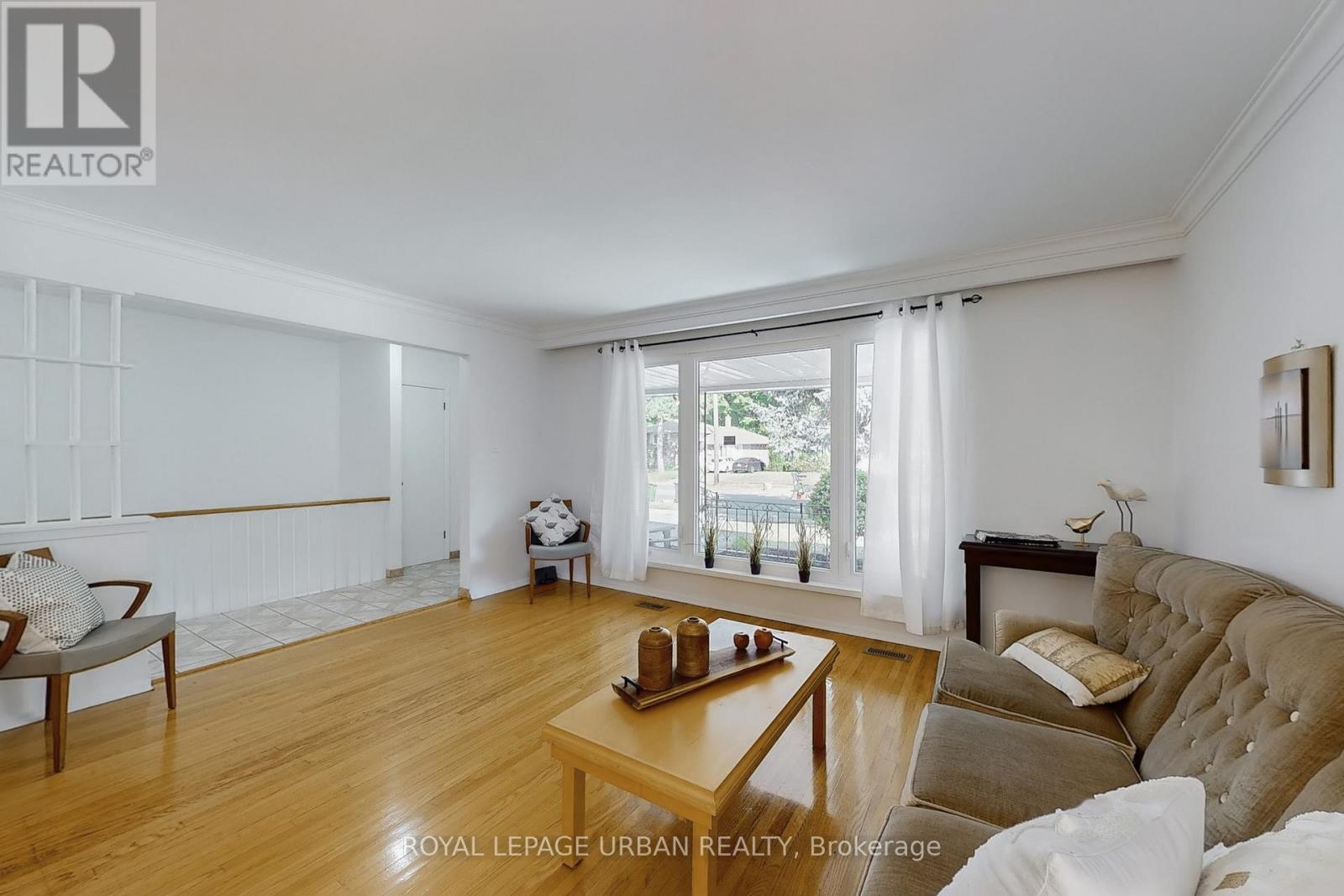 












186 ROYWOOD DRIVE

,
Toronto,




Ontario
M3A2E6

