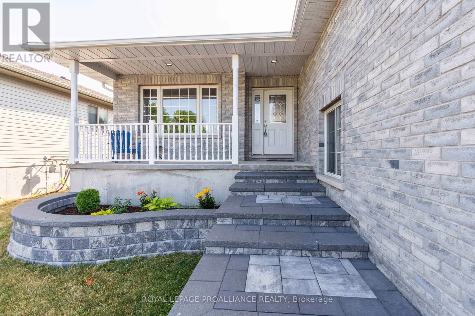 












35 FOREST VALLEY DRIVE

,
Quinte West (Frankford Ward),




Ontario
K0K2C0

