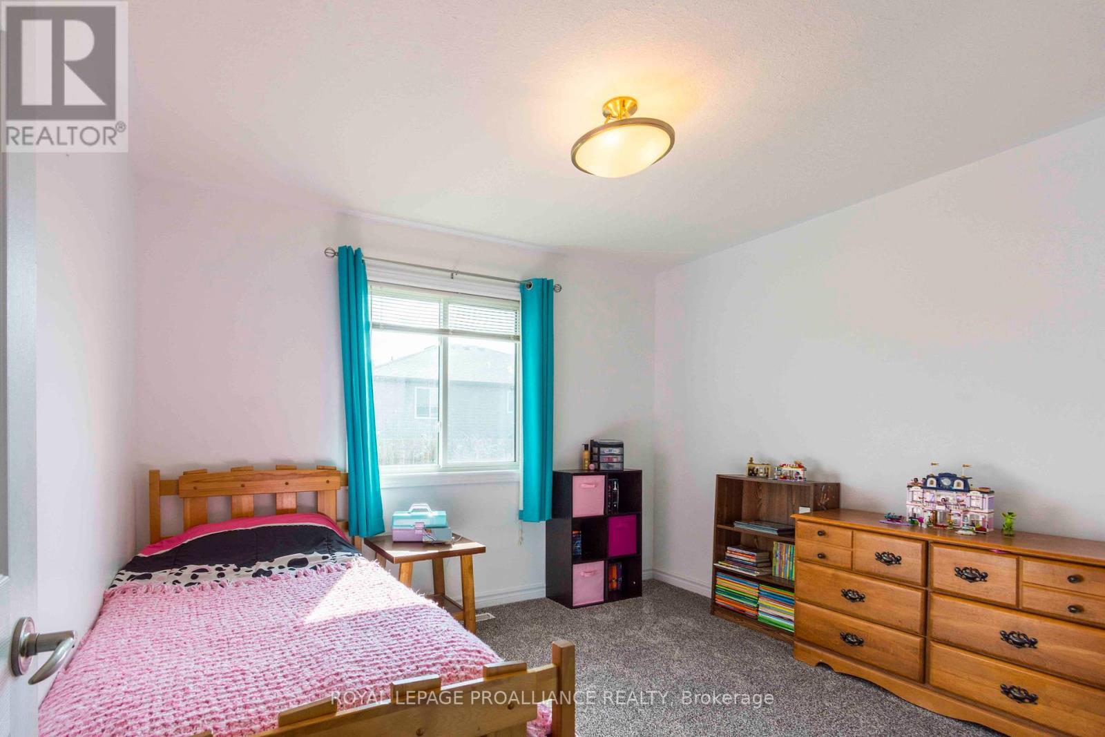 












35 FOREST VALLEY DRIVE

,
Quinte West (Frankford Ward),




Ontario
K0K2C0

