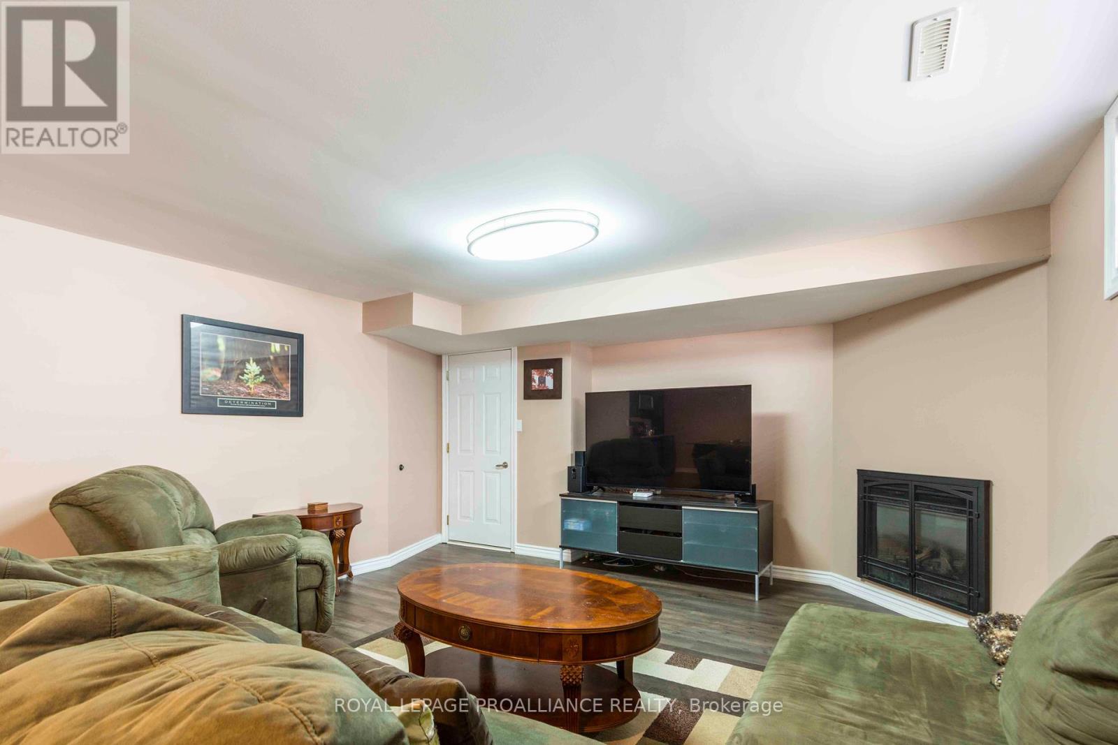 












35 FOREST VALLEY DRIVE

,
Quinte West (Frankford Ward),




Ontario
K0K2C0

