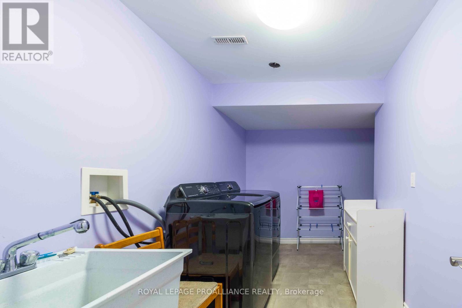 












35 FOREST VALLEY DRIVE

,
Quinte West (Frankford Ward),




Ontario
K0K2C0

