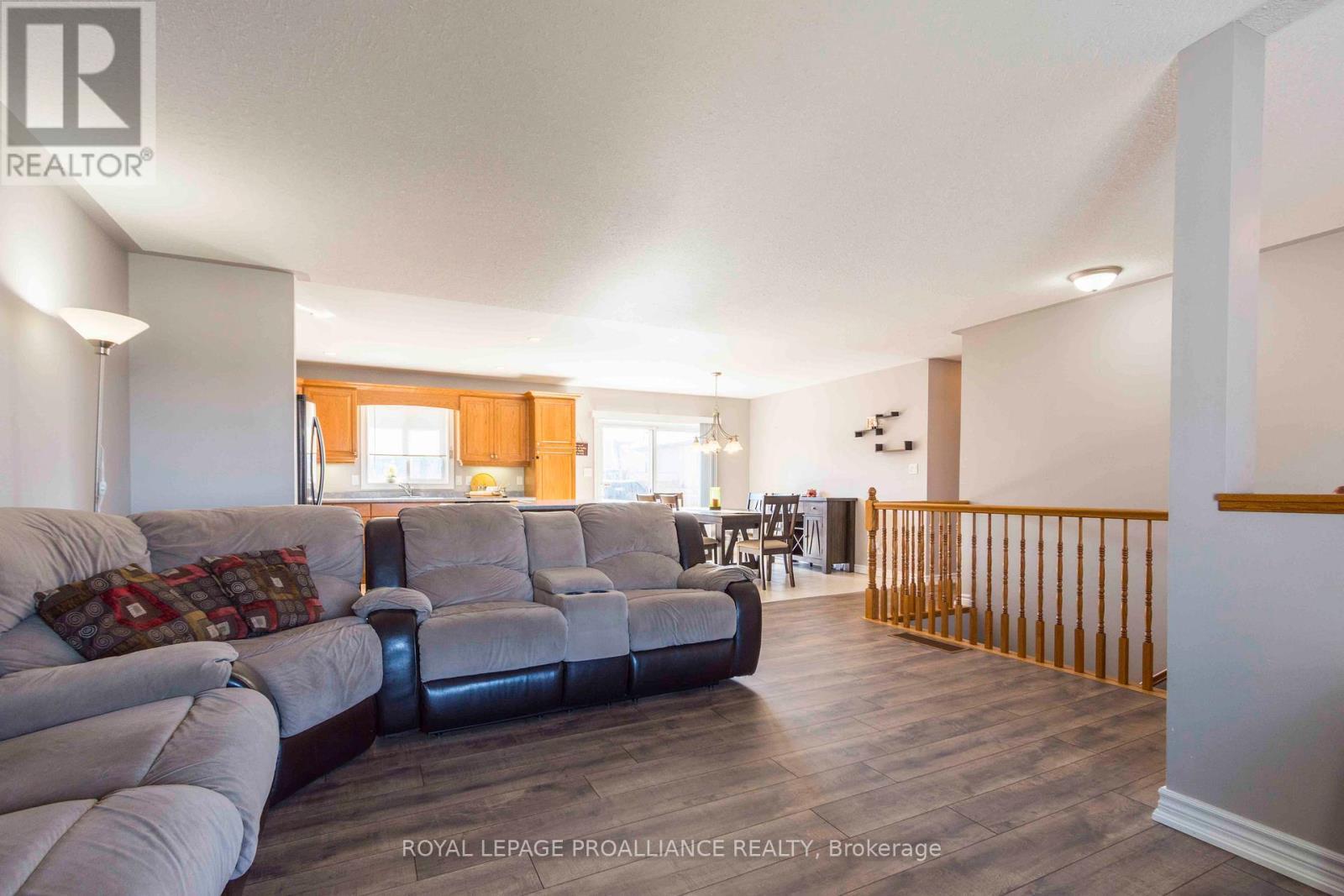 












35 FOREST VALLEY DRIVE

,
Quinte West (Frankford Ward),




Ontario
K0K2C0


