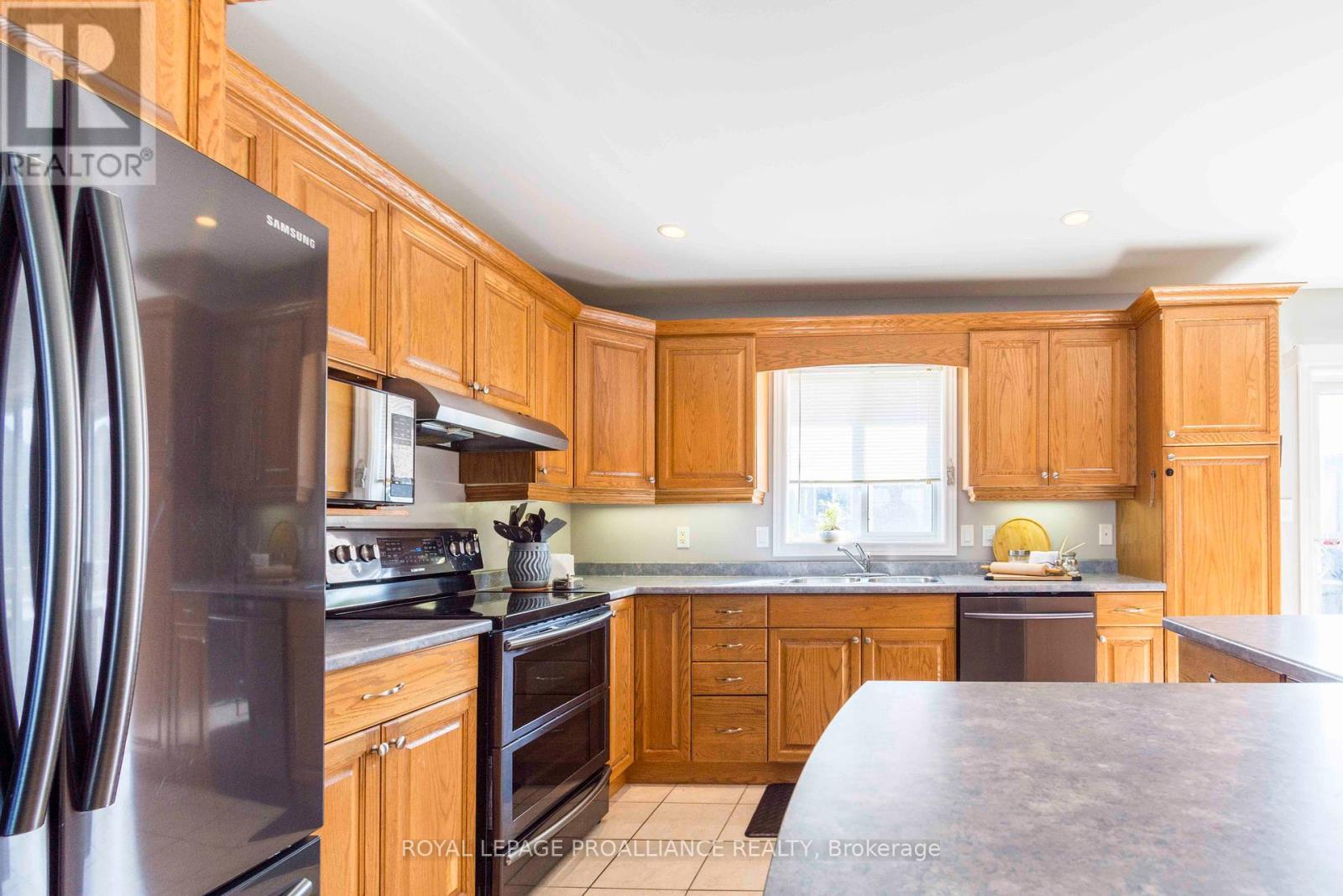 












35 FOREST VALLEY DRIVE

,
Quinte West (Frankford Ward),




Ontario
K0K2C0

