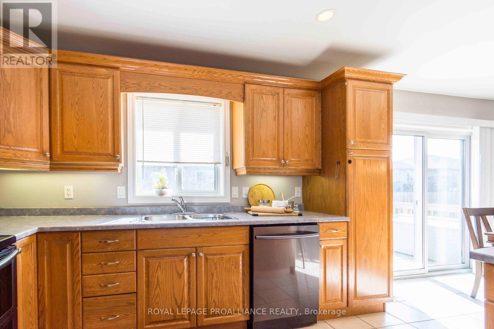 












35 FOREST VALLEY DRIVE

,
Quinte West (Frankford Ward),




Ontario
K0K2C0

