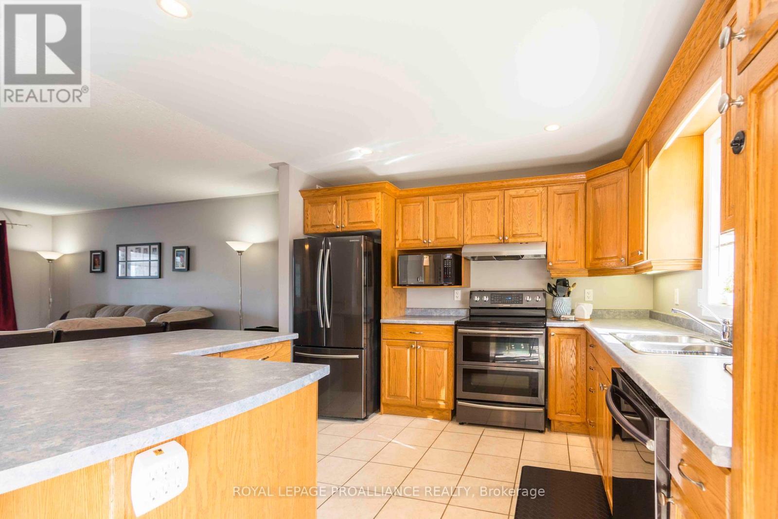 












35 FOREST VALLEY DRIVE

,
Quinte West (Frankford Ward),




Ontario
K0K2C0

