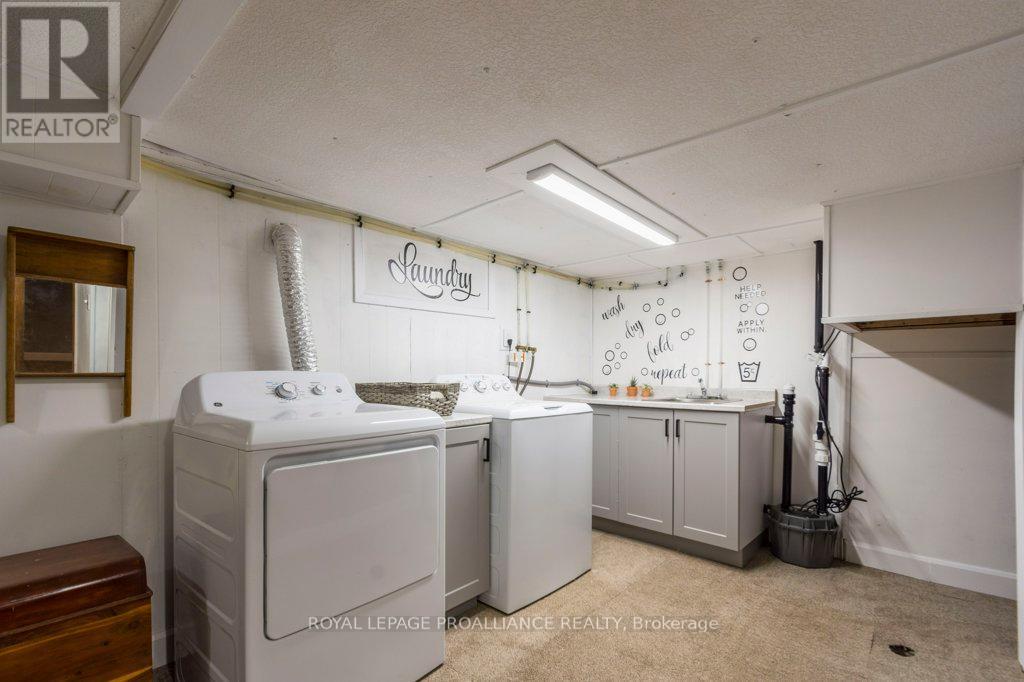 












66 KERR CRESCENT

,
Quinte West (Trenton Ward),




Ontario
K8V2W4

