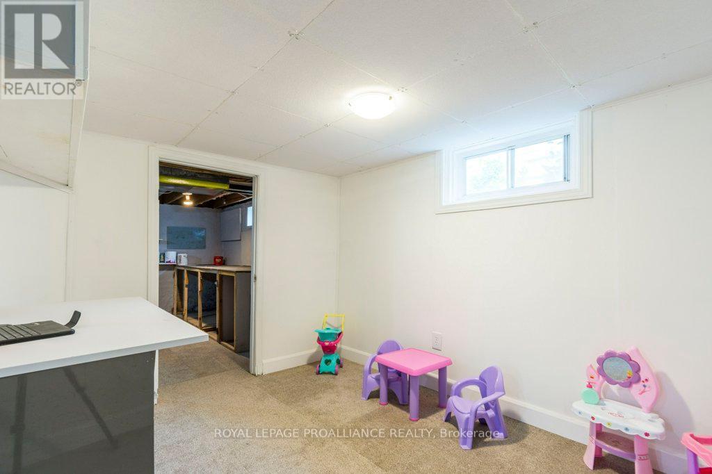 












66 KERR CRESCENT

,
Quinte West (Trenton Ward),




Ontario
K8V2W4


