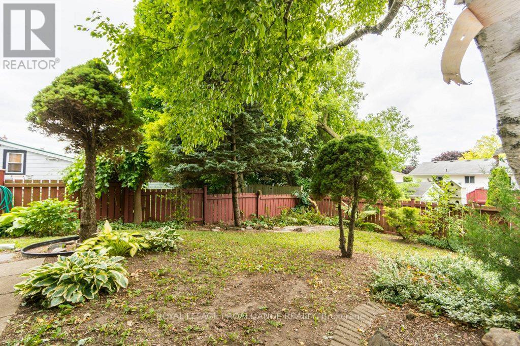 












66 KERR CRESCENT

,
Quinte West (Trenton Ward),




Ontario
K8V2W4

