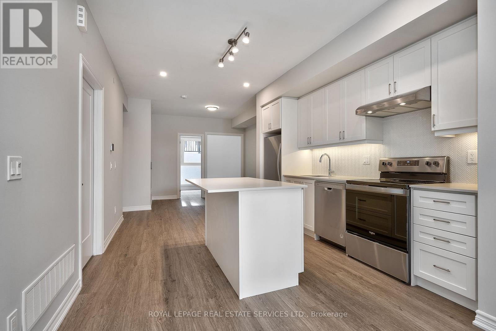 












118 - 349 WHEAT BOOM DRIVE

,
Oakville,




Ontario
L6H7X4

