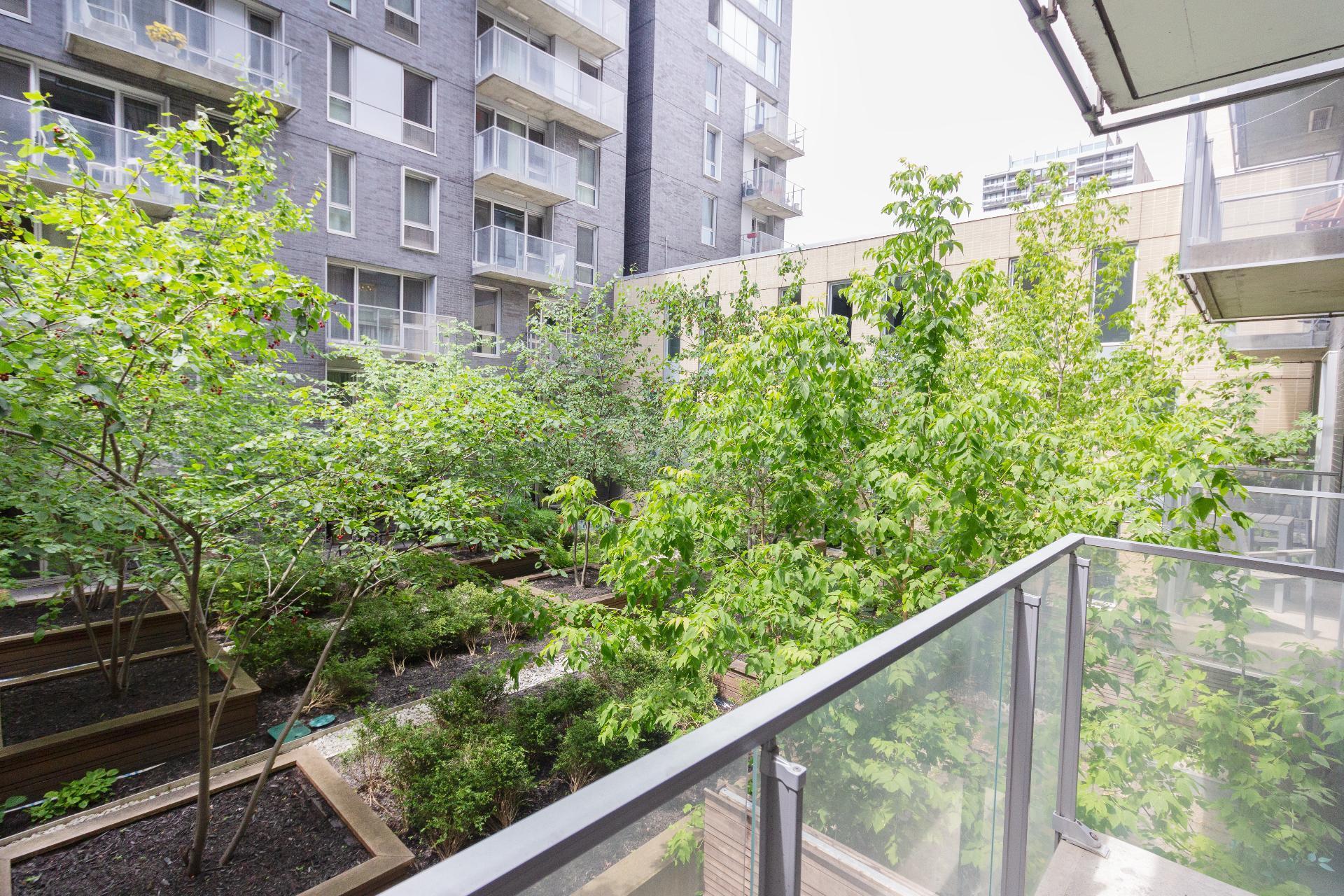 









1414


Rue Chomedey

, 310,
Montréal (Ville-Marie),




QC
H3H0A2

