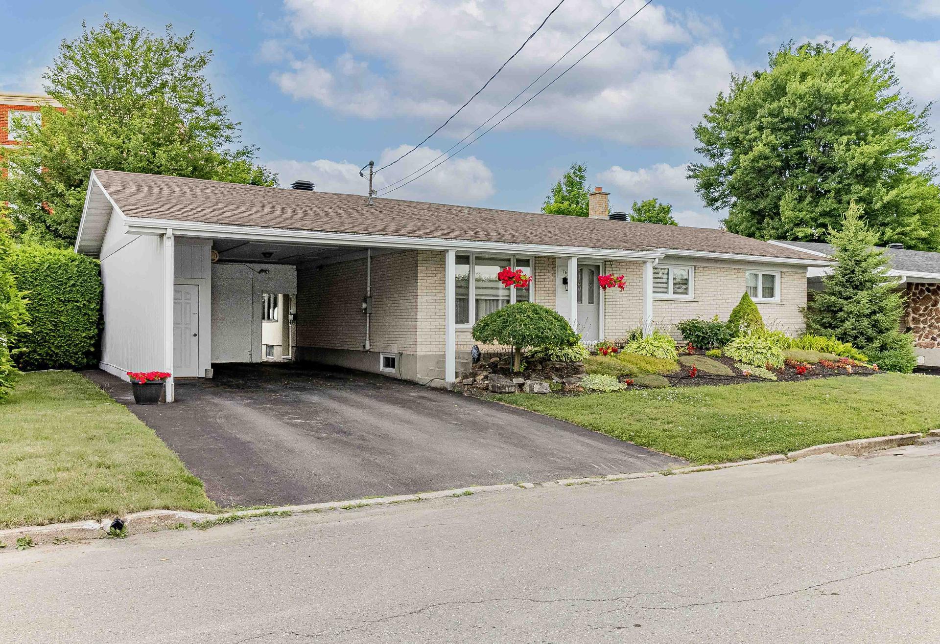 









76


Rue Bourassa

,
Granby,




QC
J2G6N2

