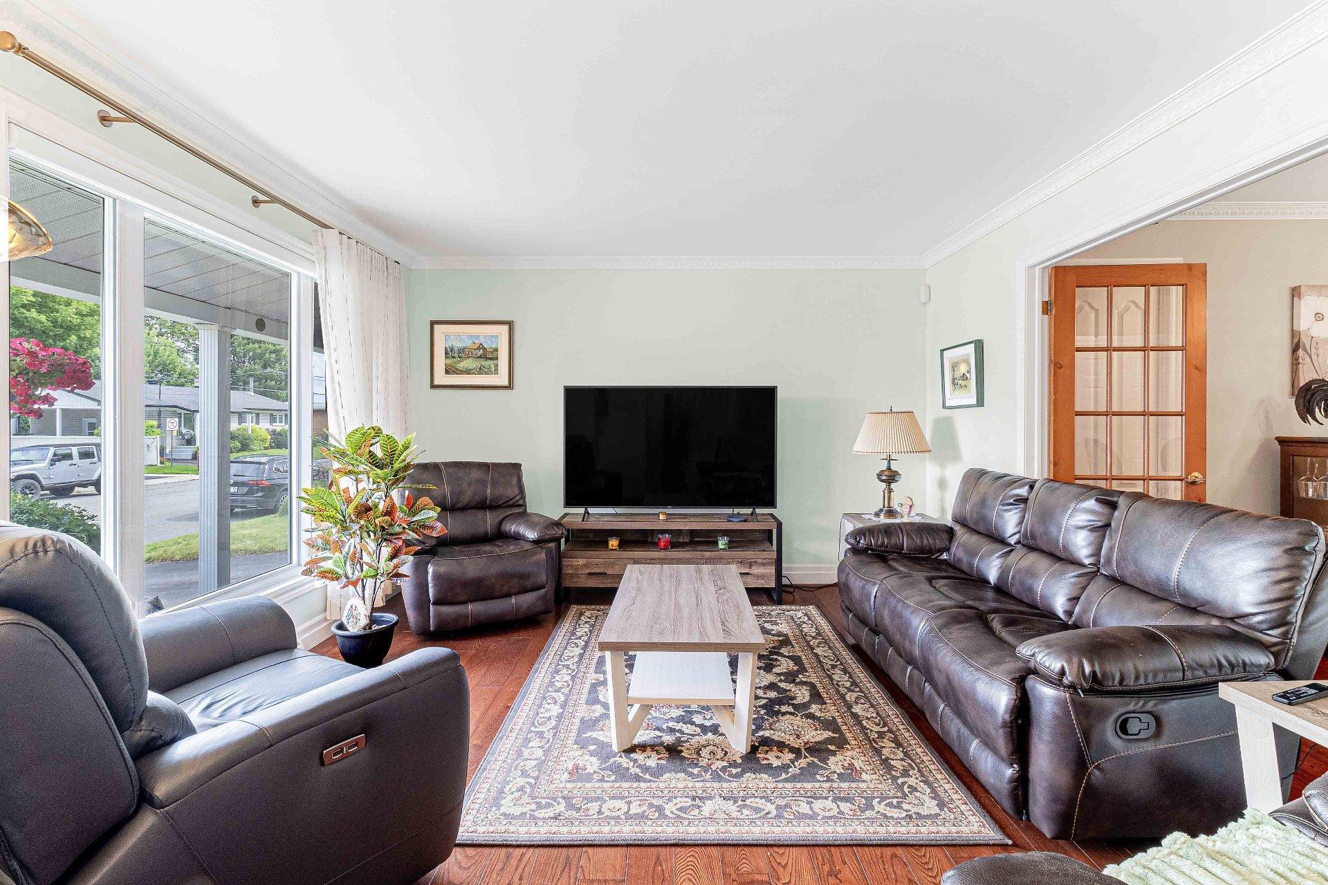 









76


Rue Bourassa

,
Granby,




QC
J2G6N2

