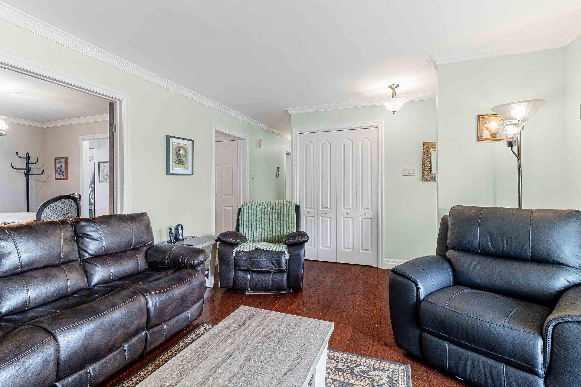 









76


Rue Bourassa

,
Granby,




QC
J2G6N2

