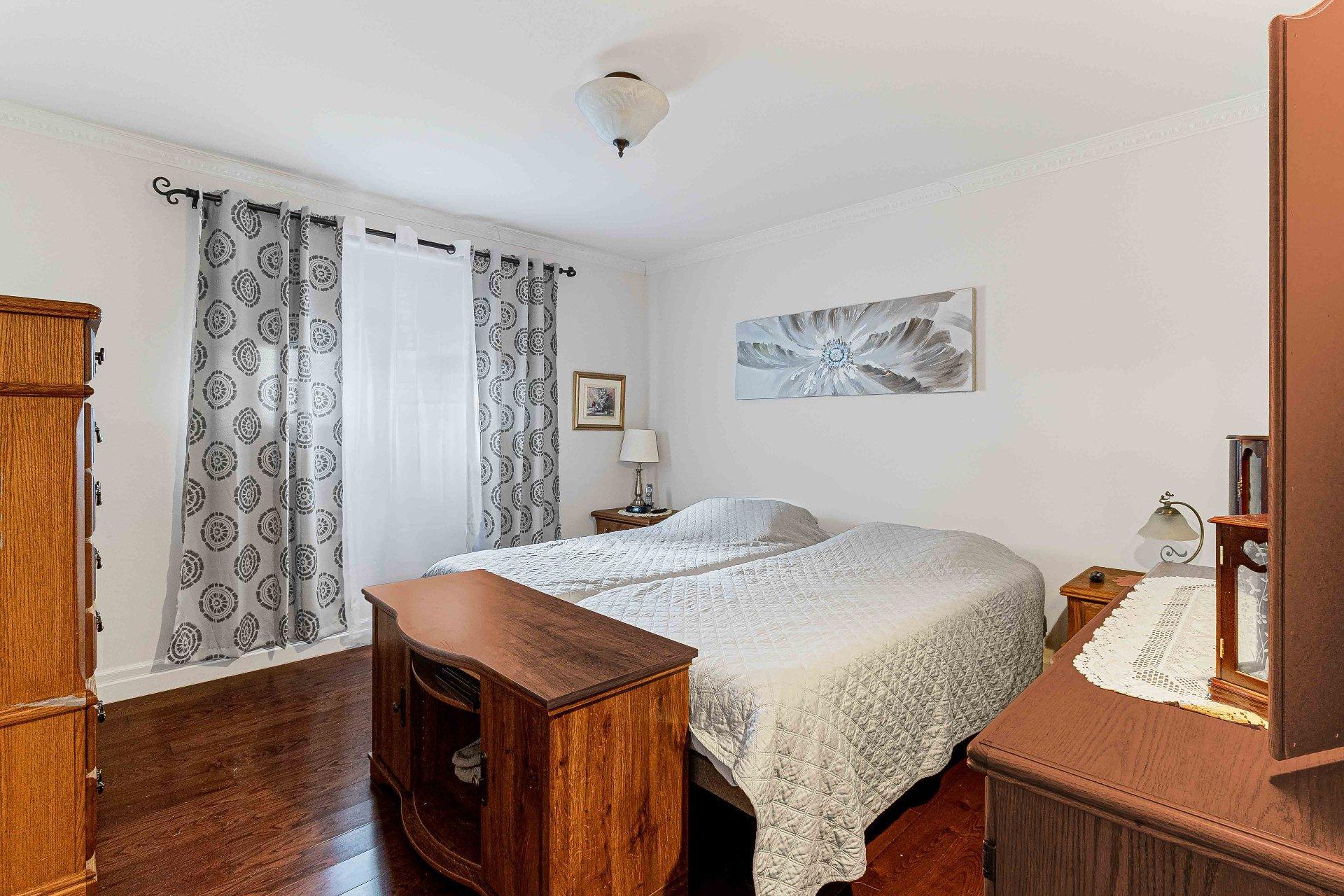 









76


Rue Bourassa

,
Granby,




QC
J2G6N2

