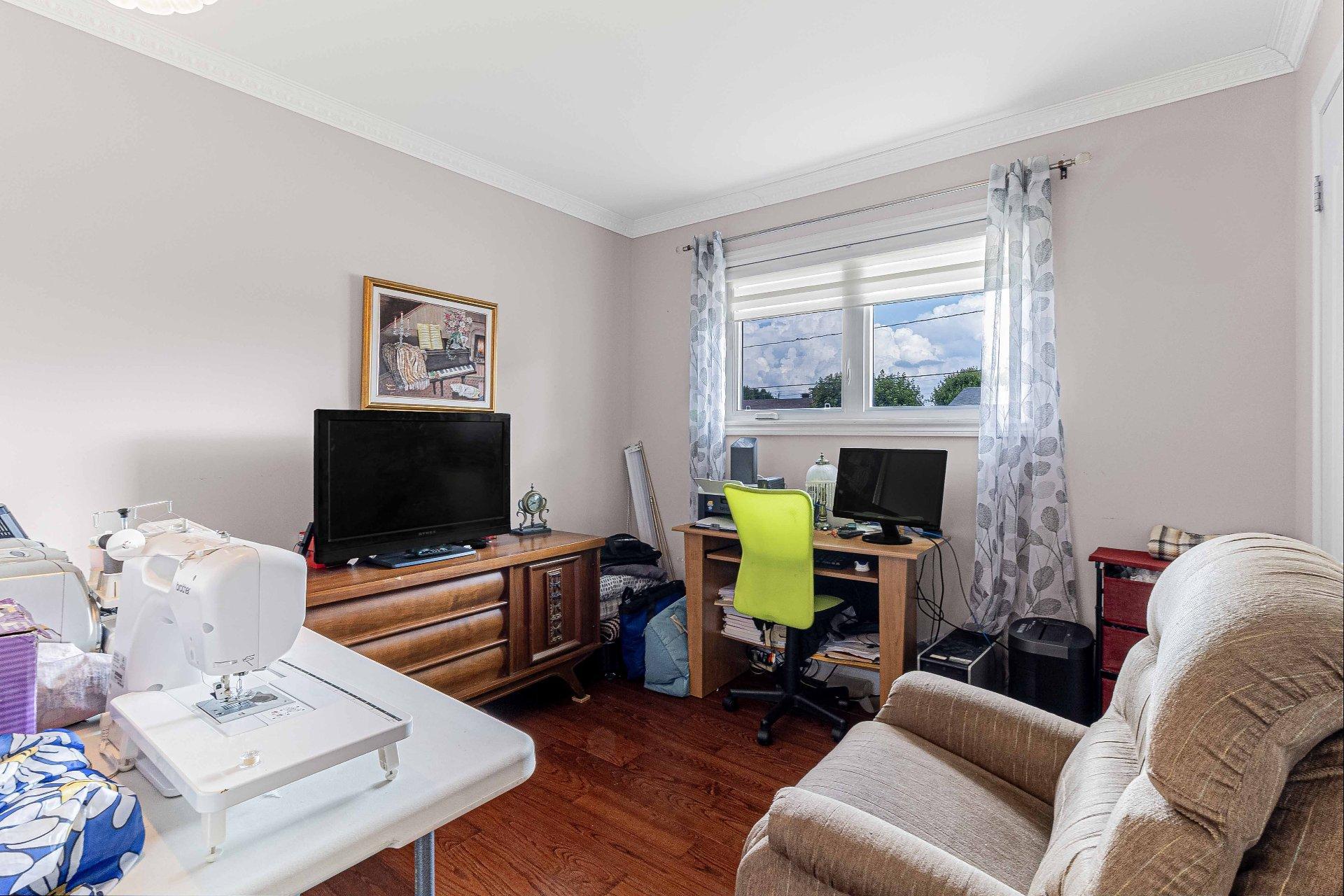 









76


Rue Bourassa

,
Granby,




QC
J2G6N2


