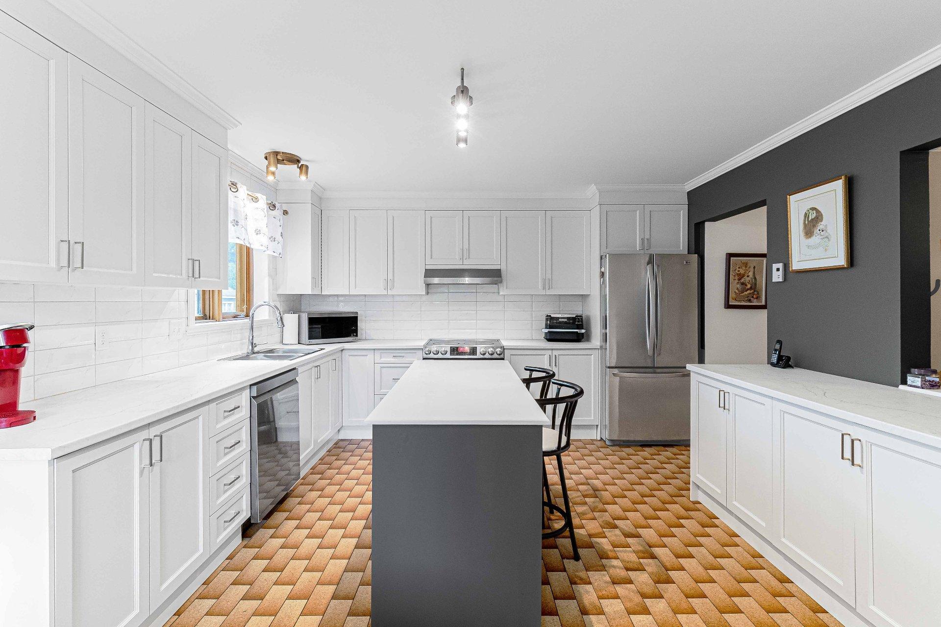 









76


Rue Bourassa

,
Granby,




QC
J2G6N2

