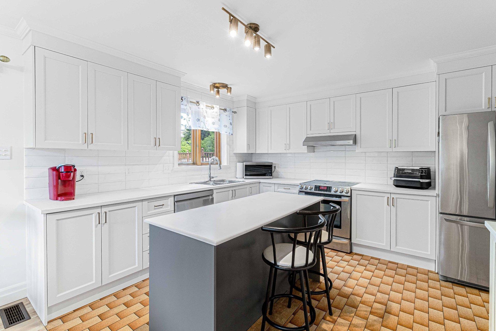 









76


Rue Bourassa

,
Granby,




QC
J2G6N2


