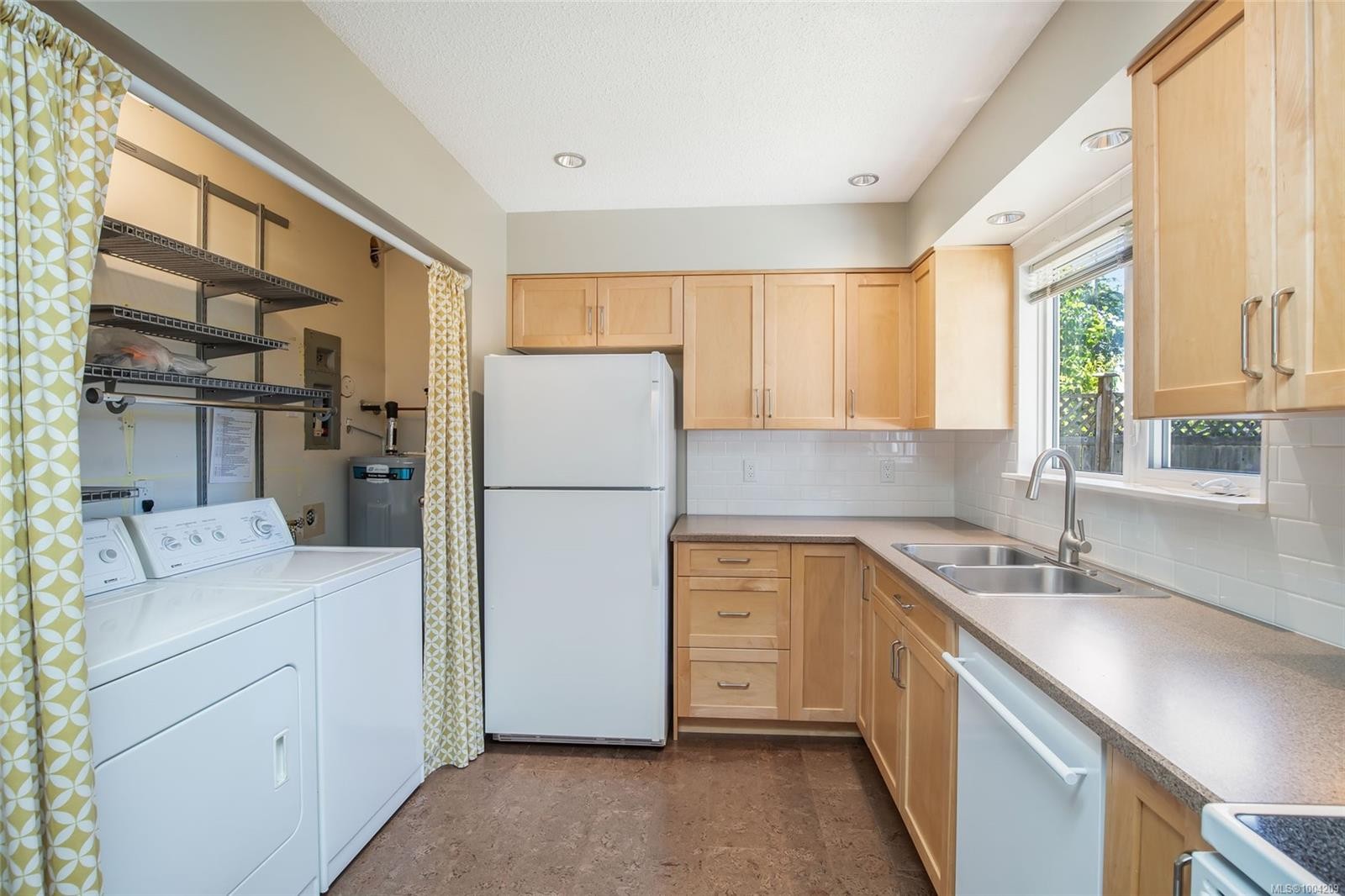 









572


Morison

Ave,
Parksville,




BC
V9P 1H4

