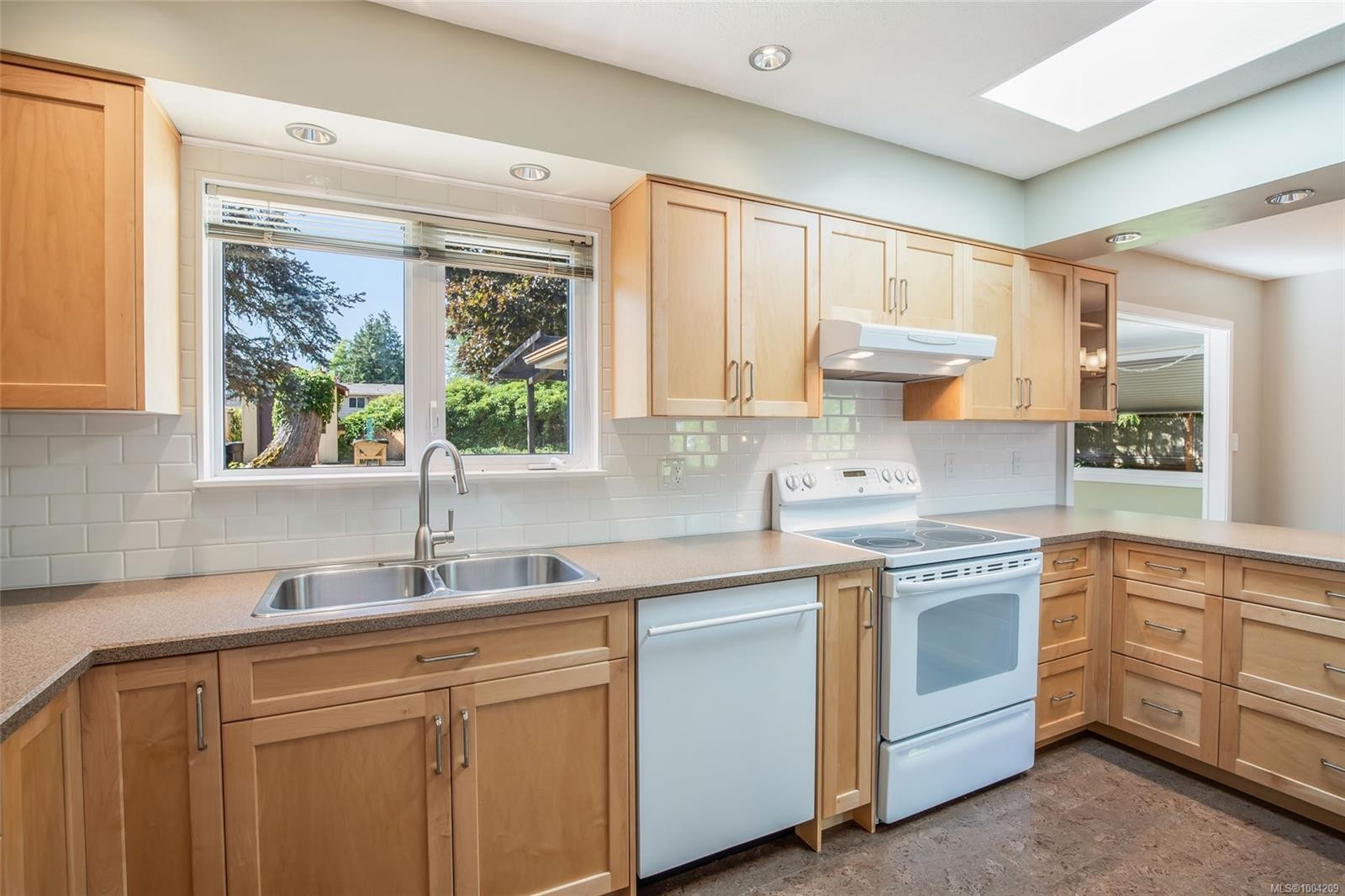 









572


Morison

Ave,
Parksville,




BC
V9P 1H4

