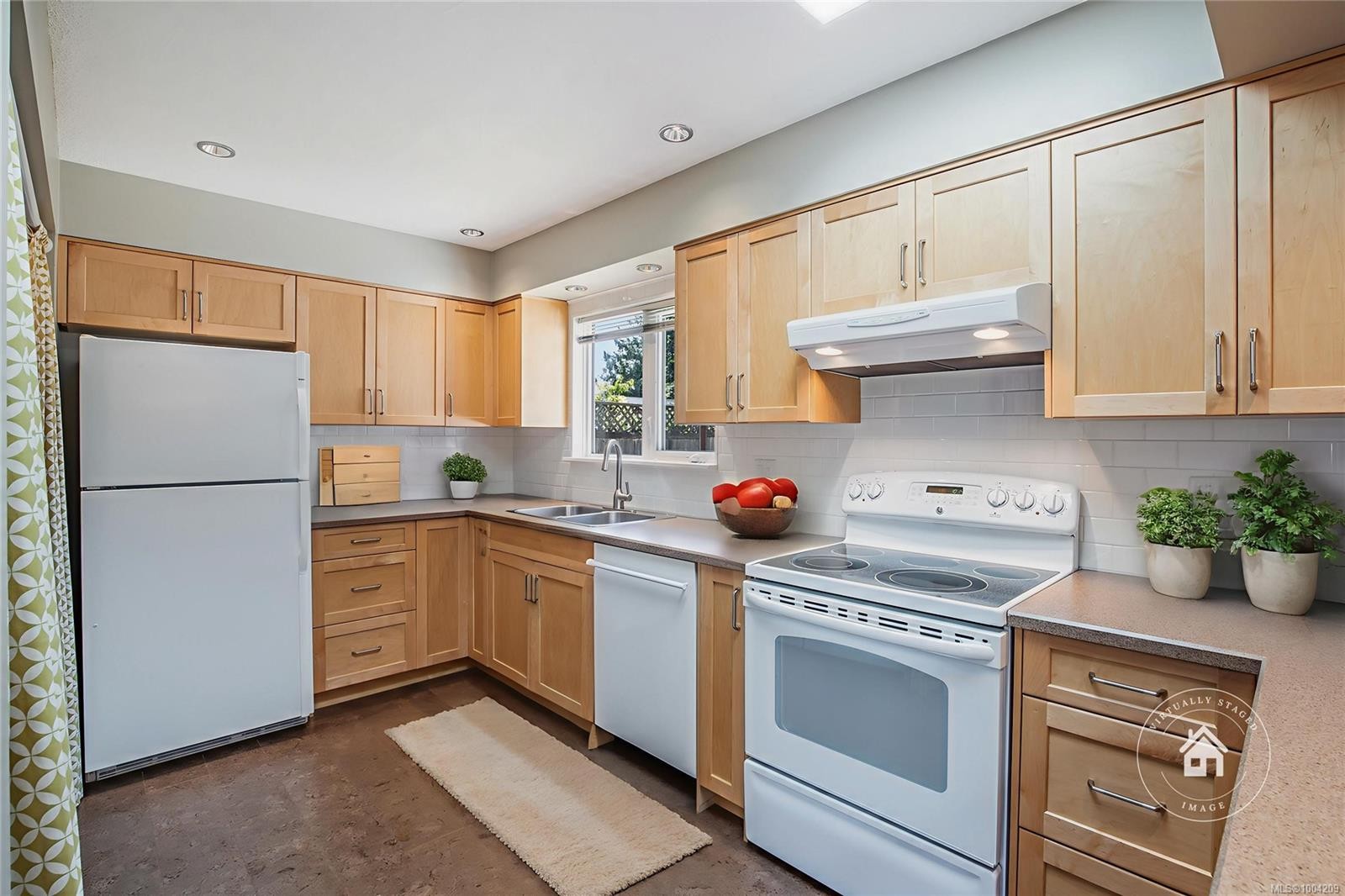 









572


Morison

Ave,
Parksville,




BC
V9P 1H4

