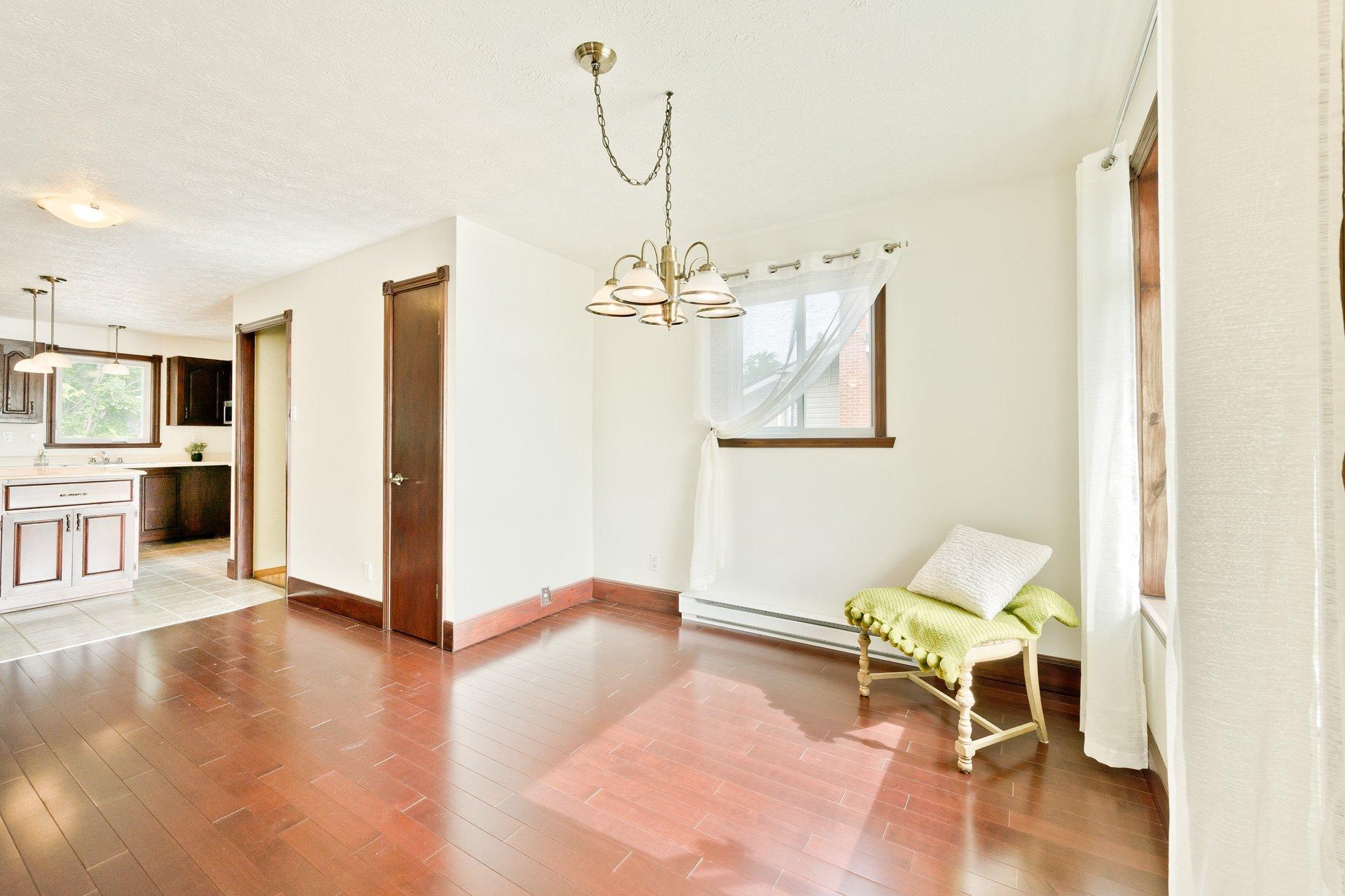 









195


Rue Fontaine

,
Saint-Denis-de-Brompton,




QC
J0B2P0

