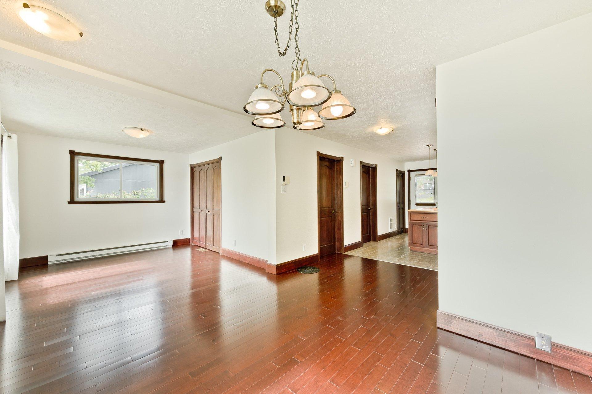 









195


Rue Fontaine

,
Saint-Denis-de-Brompton,




QC
J0B2P0

