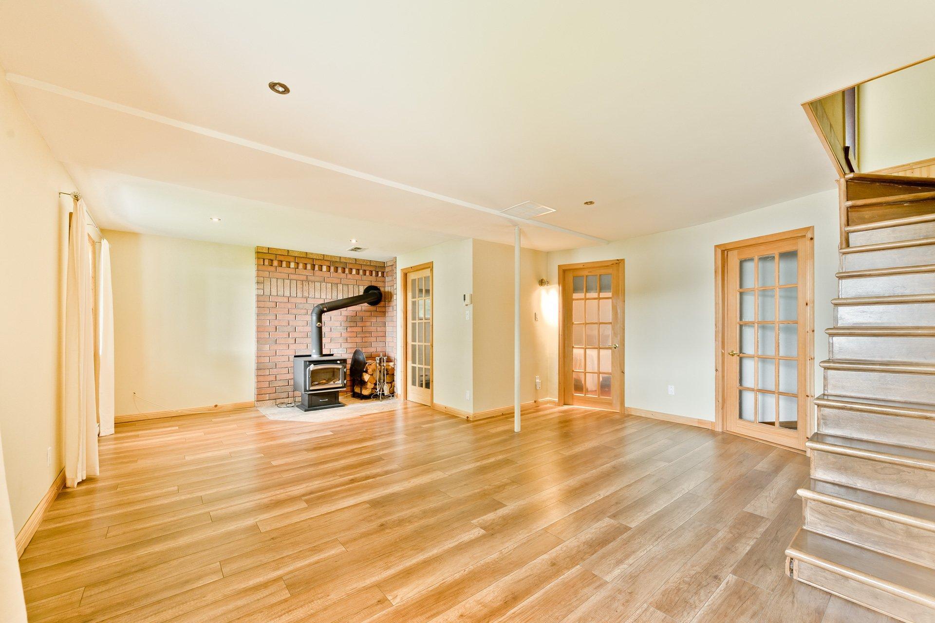 









195


Rue Fontaine

,
Saint-Denis-de-Brompton,




QC
J0B2P0

