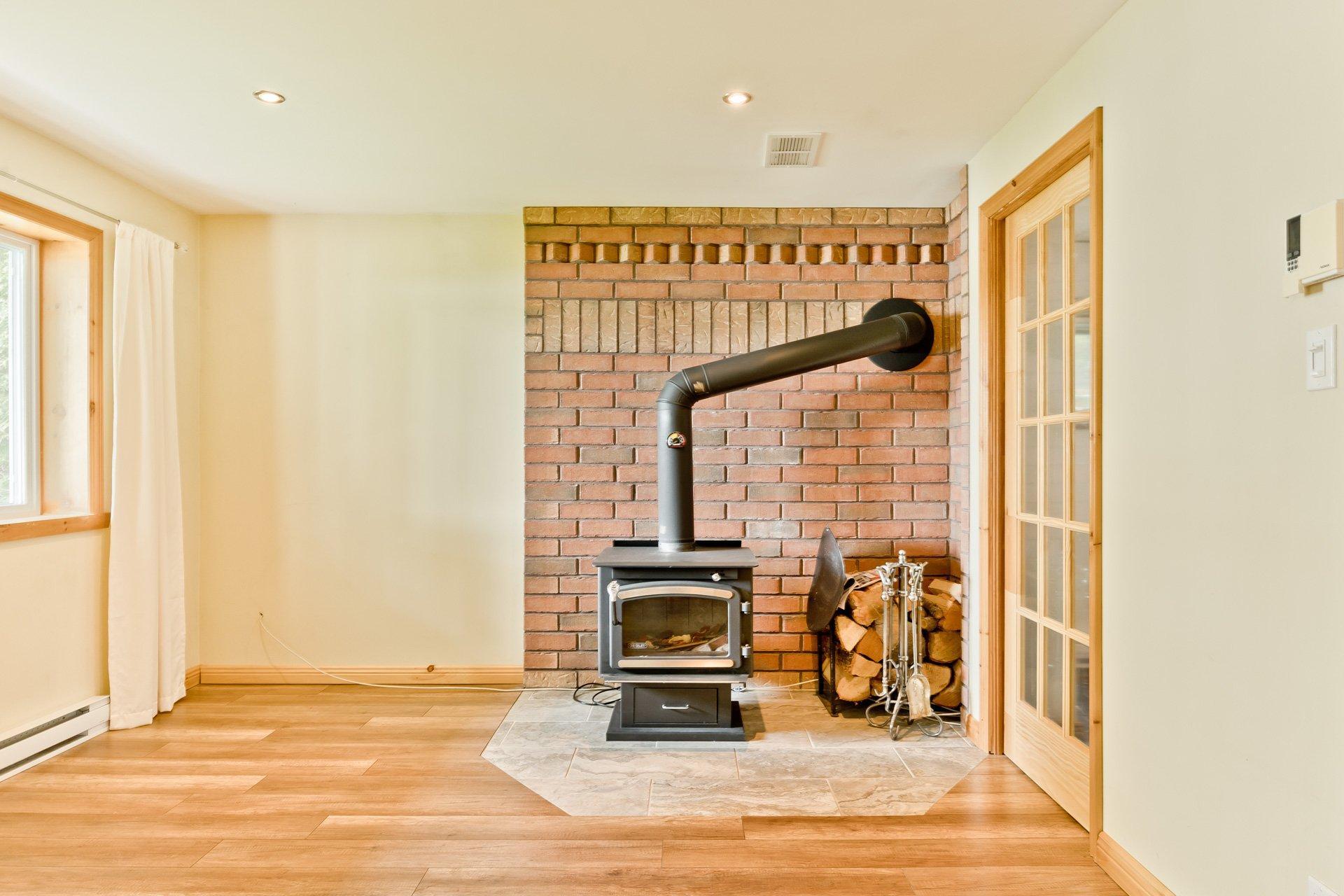 









195


Rue Fontaine

,
Saint-Denis-de-Brompton,




QC
J0B2P0

