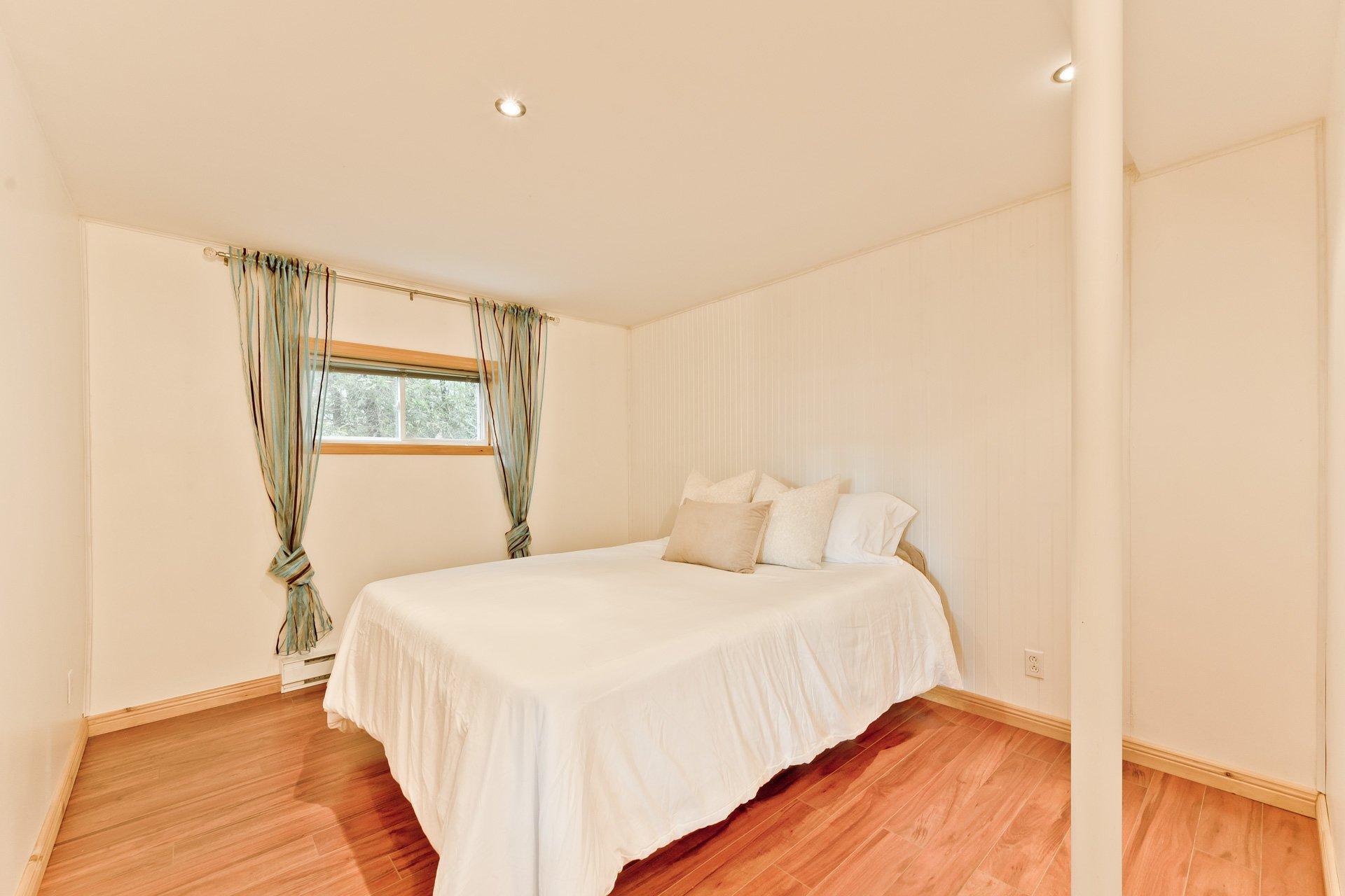 









195


Rue Fontaine

,
Saint-Denis-de-Brompton,




QC
J0B2P0

