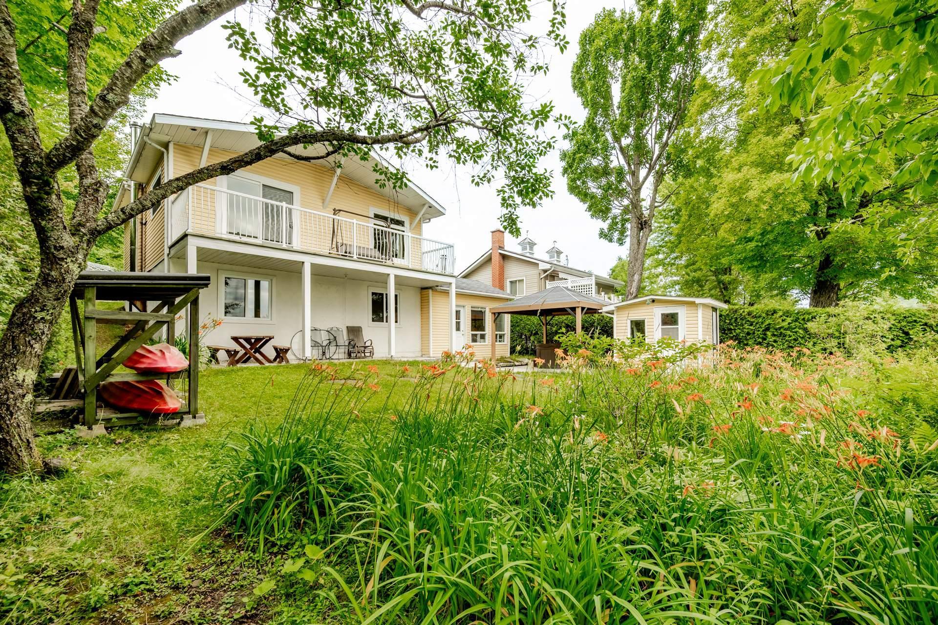 









195


Rue Fontaine

,
Saint-Denis-de-Brompton,




QC
J0B2P0

