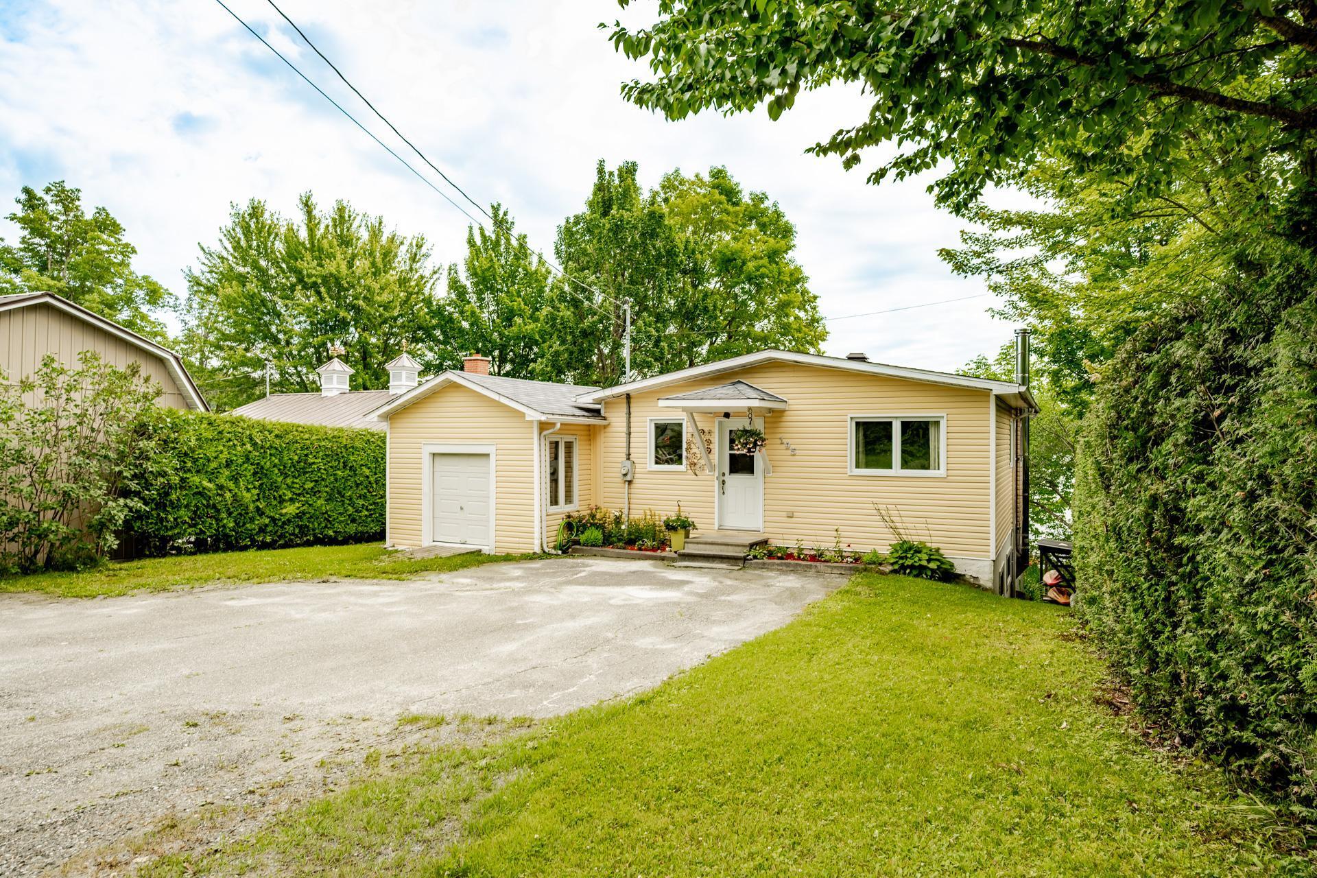 









195


Rue Fontaine

,
Saint-Denis-de-Brompton,




QC
J0B2P0

