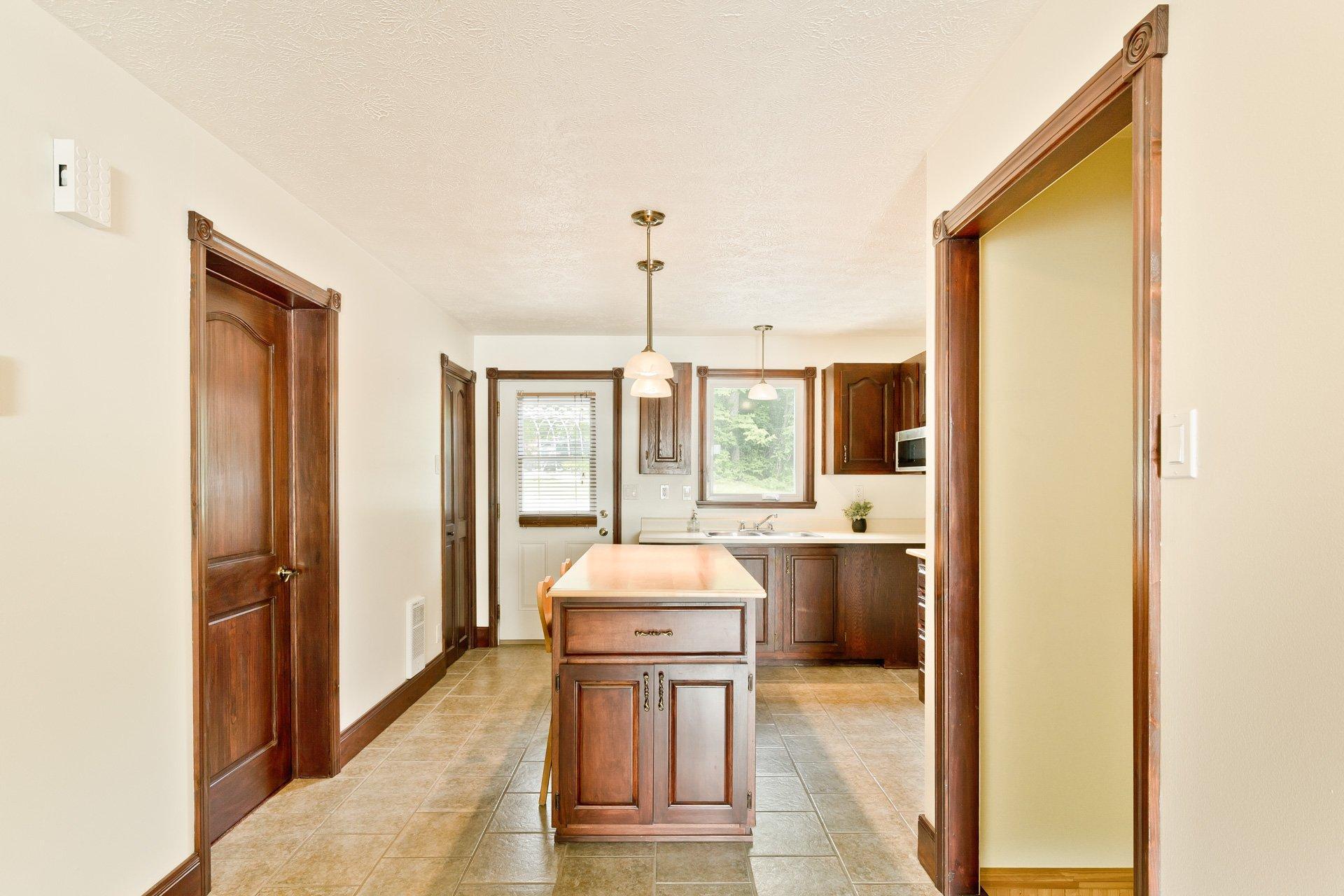 









195


Rue Fontaine

,
Saint-Denis-de-Brompton,




QC
J0B2P0

