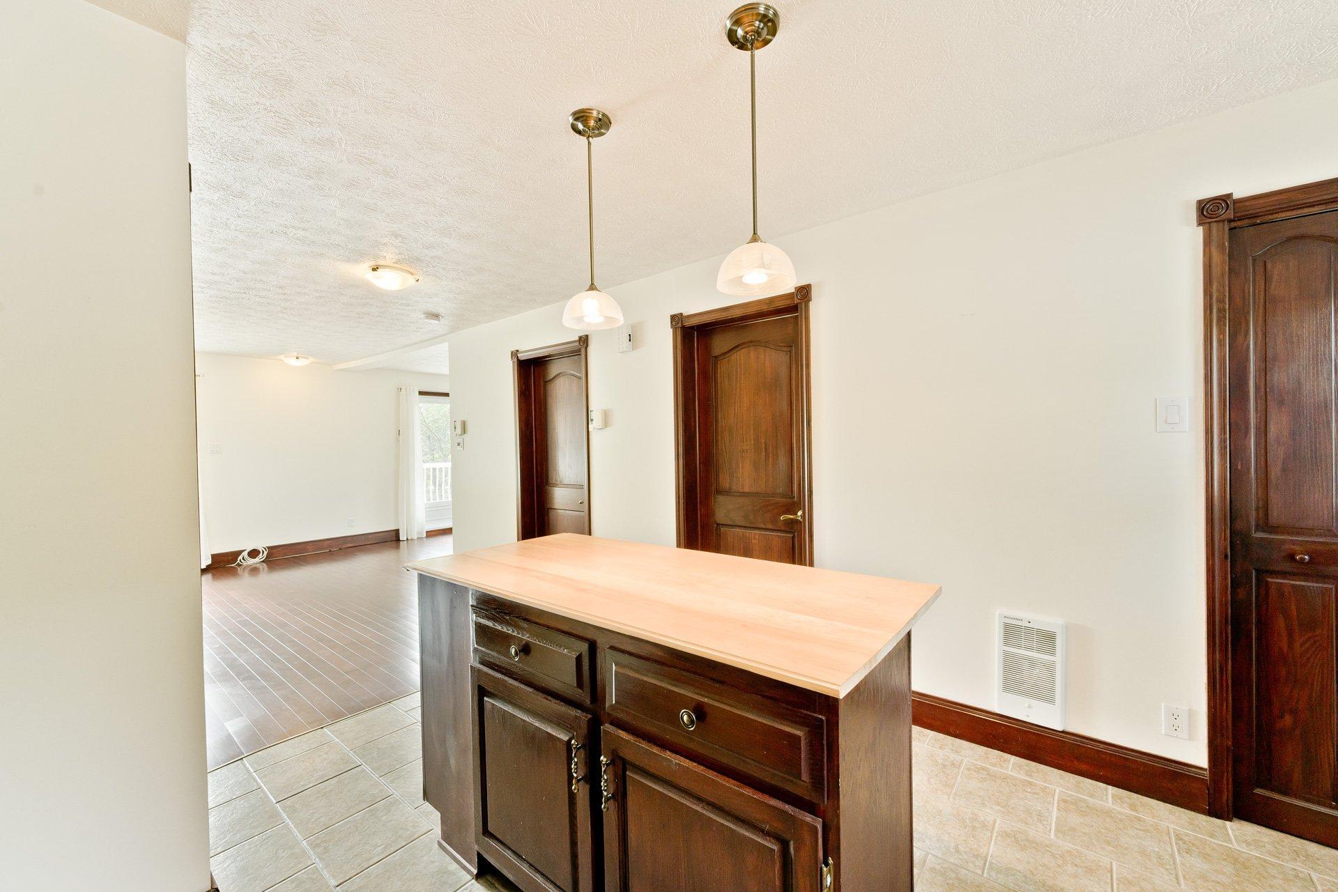 









195


Rue Fontaine

,
Saint-Denis-de-Brompton,




QC
J0B2P0

