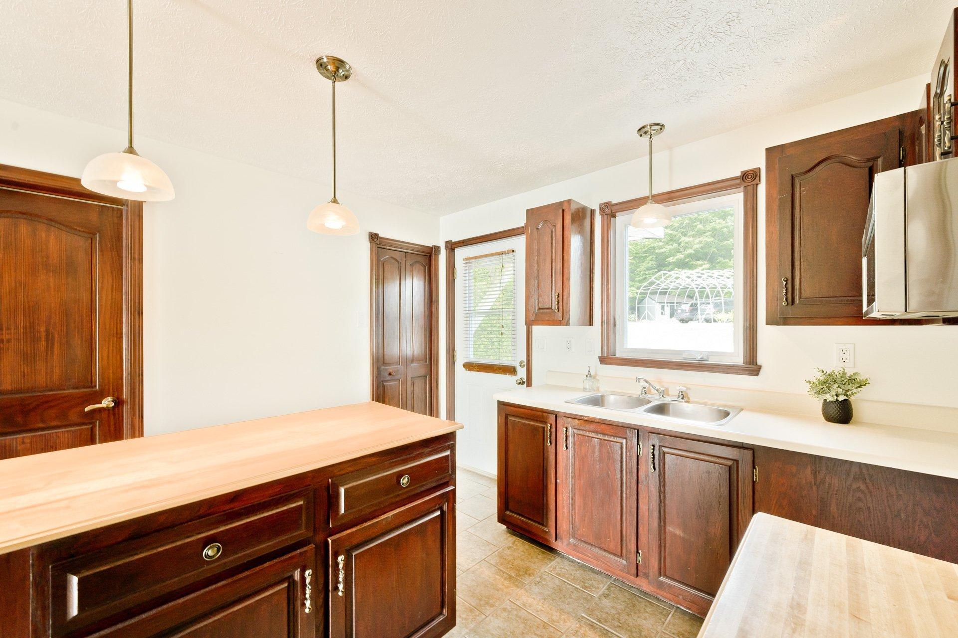 









195


Rue Fontaine

,
Saint-Denis-de-Brompton,




QC
J0B2P0

