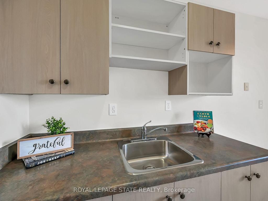 









81


Charlton

Avenue East, 702,
Hamilton,




ON
L8N 1Y7

