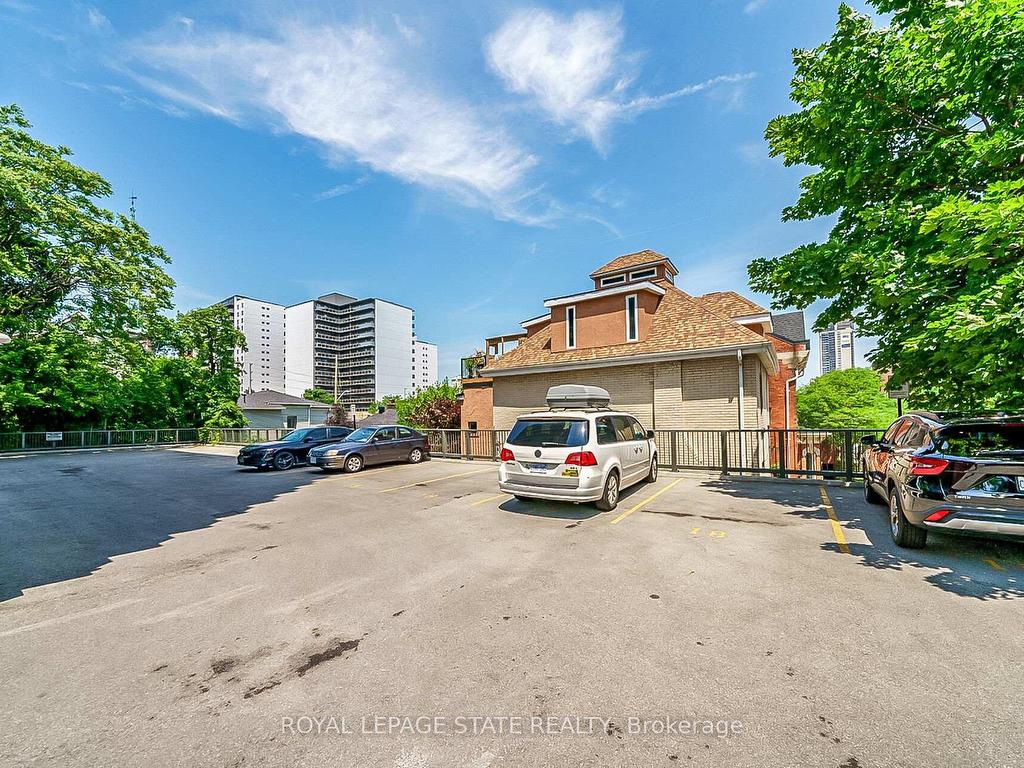 









81


Charlton

Avenue East, 702,
Hamilton,




ON
L8N 1Y7

