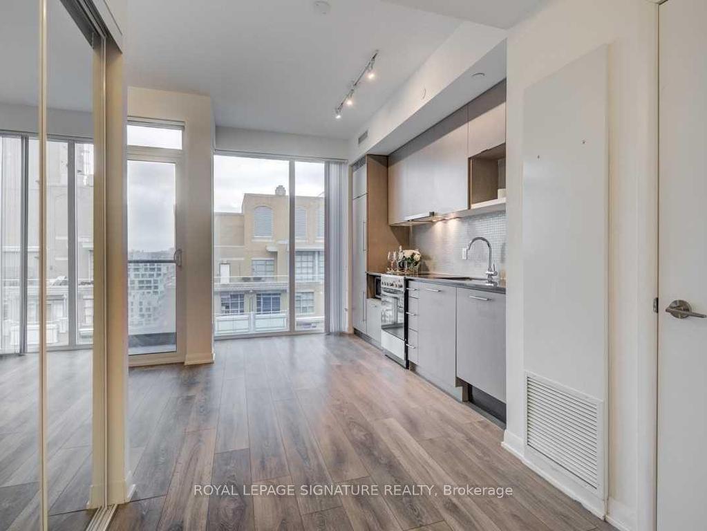 









435


Richmond

Street West, PH101,
Toronto,




ON
M5V 0N3

