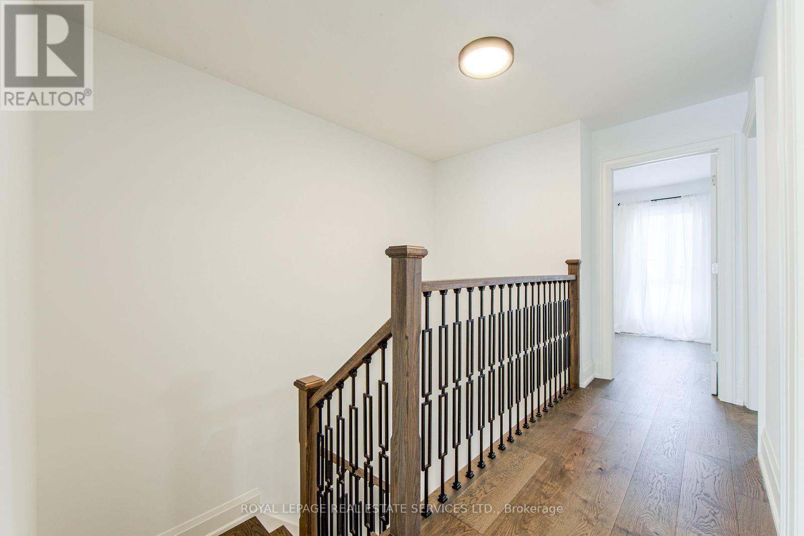 












27 POPLAR CRESCENT

,
Aurora,




Ontario
L4G3M4

