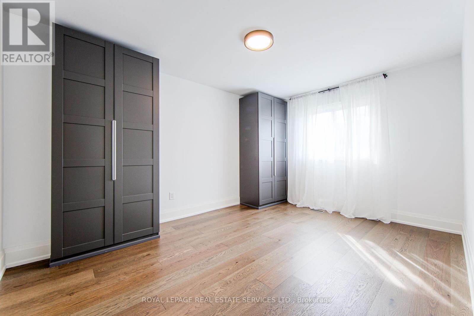 












27 POPLAR CRESCENT

,
Aurora,




Ontario
L4G3M4

