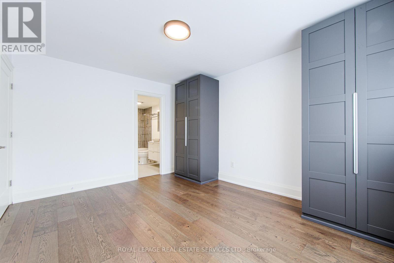 












27 POPLAR CRESCENT

,
Aurora,




Ontario
L4G3M4

