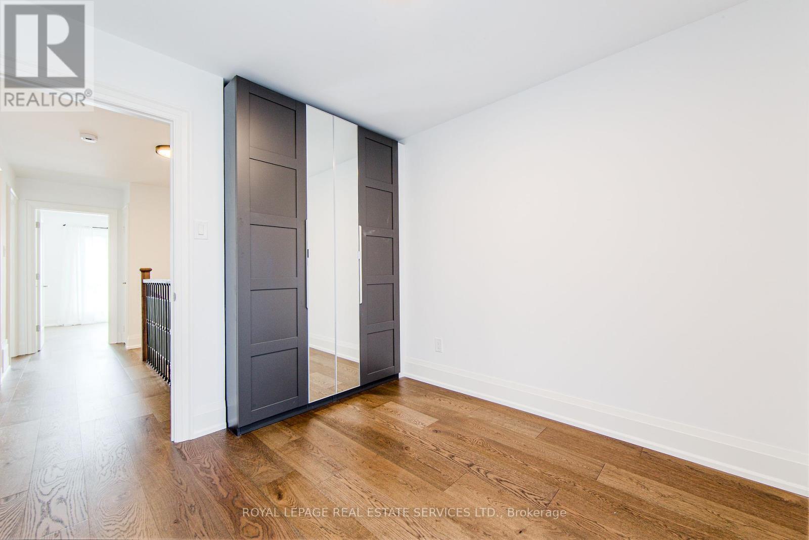 












27 POPLAR CRESCENT

,
Aurora,




Ontario
L4G3M4

