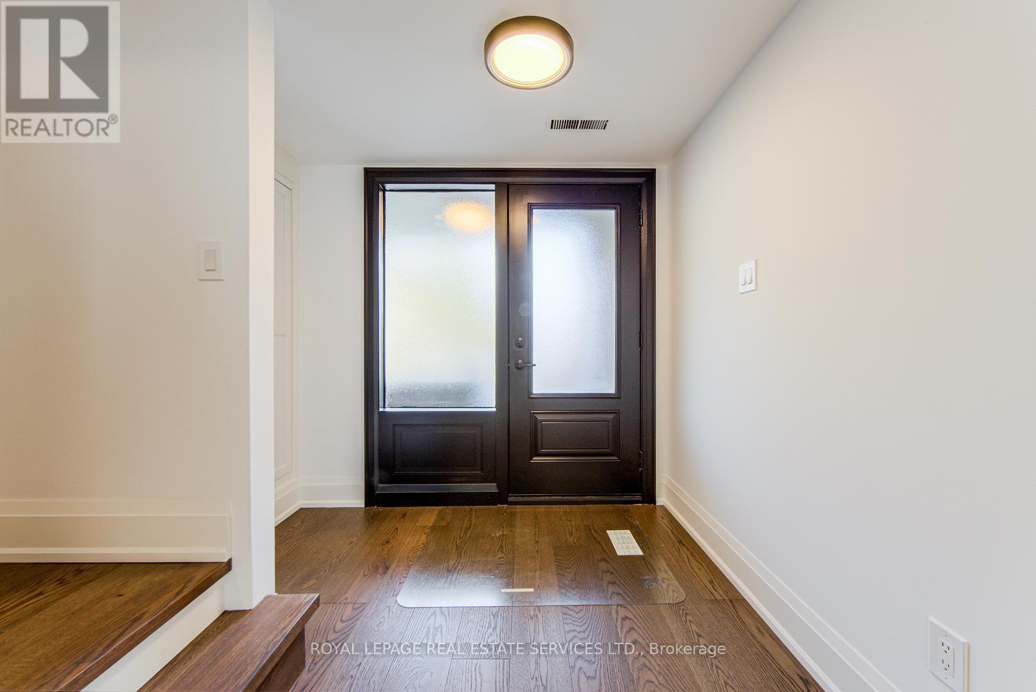 












27 POPLAR CRESCENT

,
Aurora,




Ontario
L4G3M4

